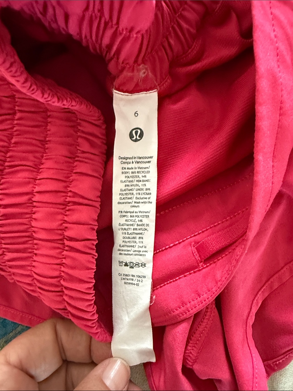 lululemon athletica hotty hot HR shorts 2.5 - Picture 2 of 3